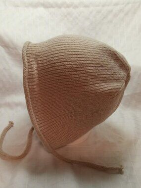Cute warm beige hat with laces Perfect for a lot of hair
